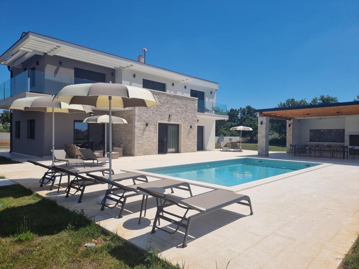 Luxury Villa Serena 2022 - With Heated Pool Cukrici ภายนอก รูปภาพ