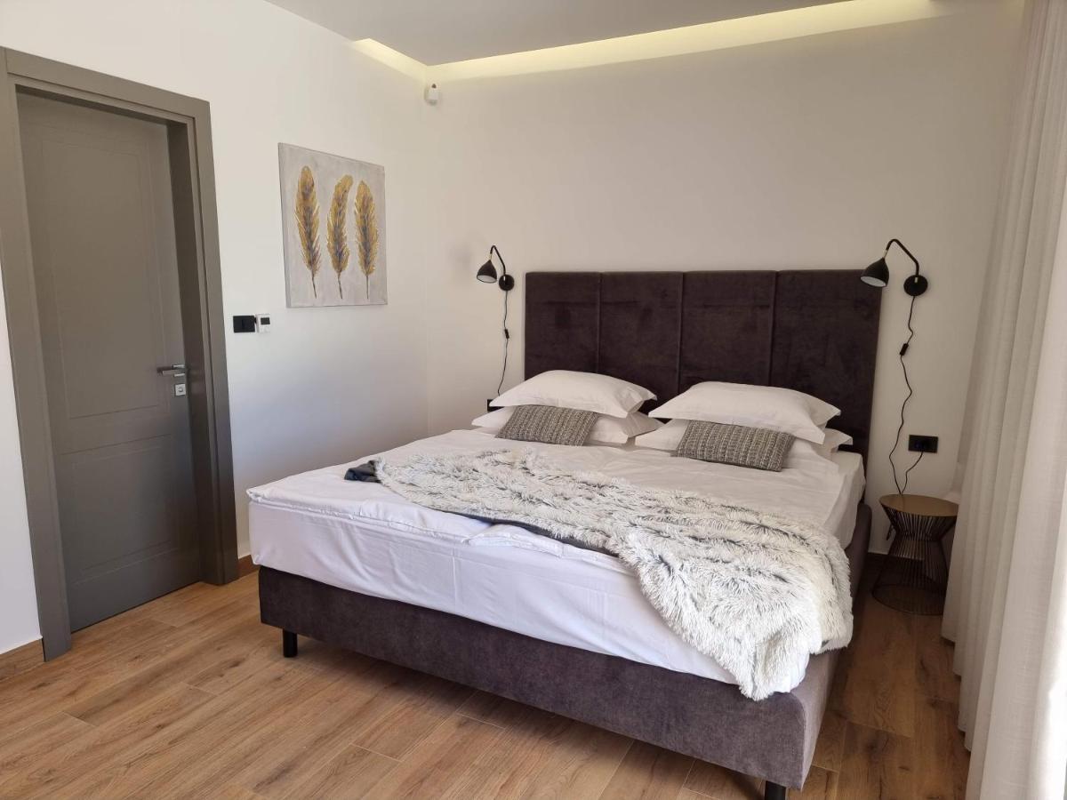 Luxury Villa Serena 2022 - With Heated Pool Cukrici ภายนอก รูปภาพ