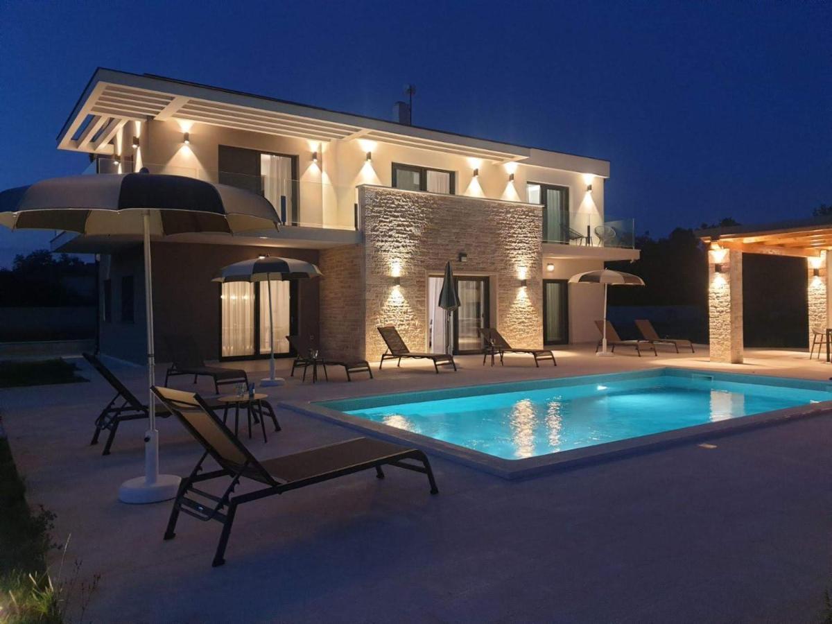 Luxury Villa Serena 2022 - With Heated Pool Cukrici ภายนอก รูปภาพ