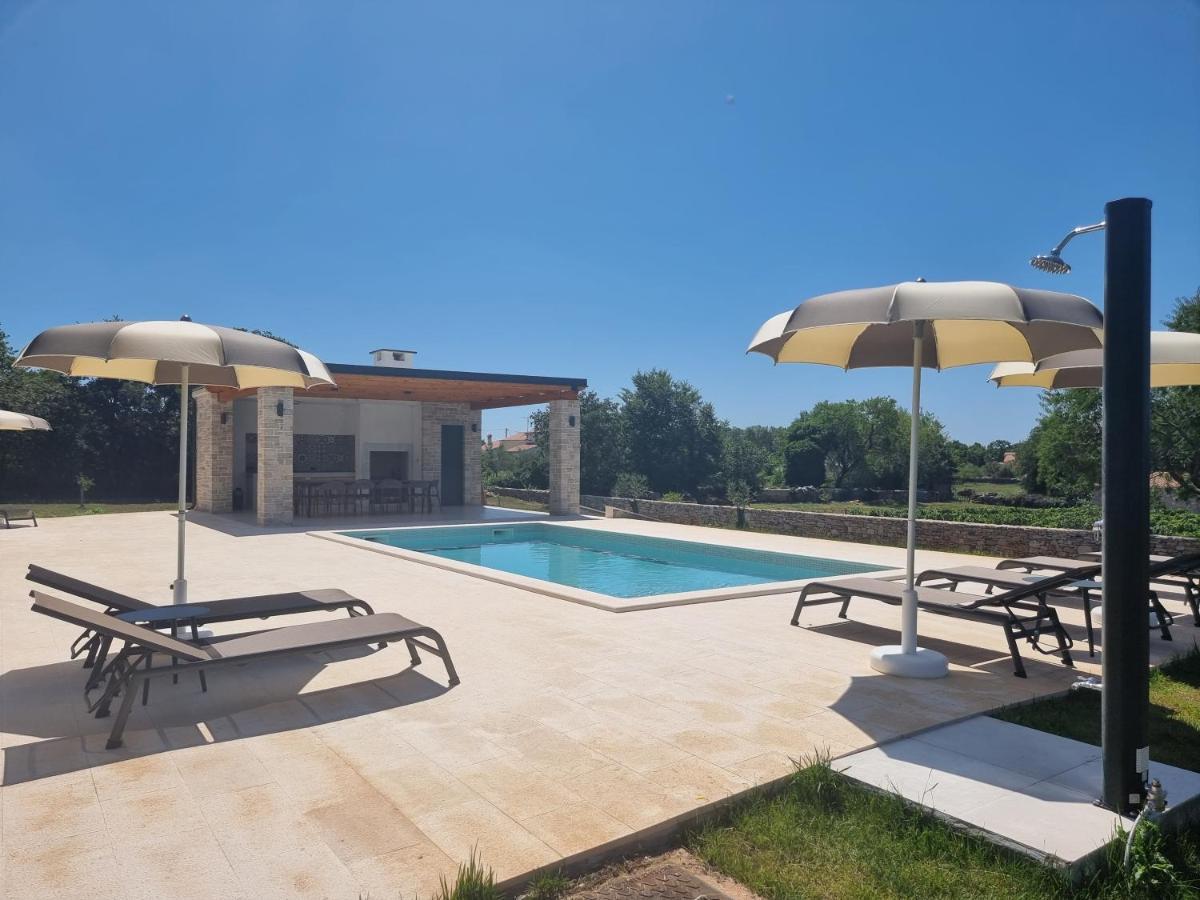 Luxury Villa Serena 2022 - With Heated Pool Cukrici ภายนอก รูปภาพ